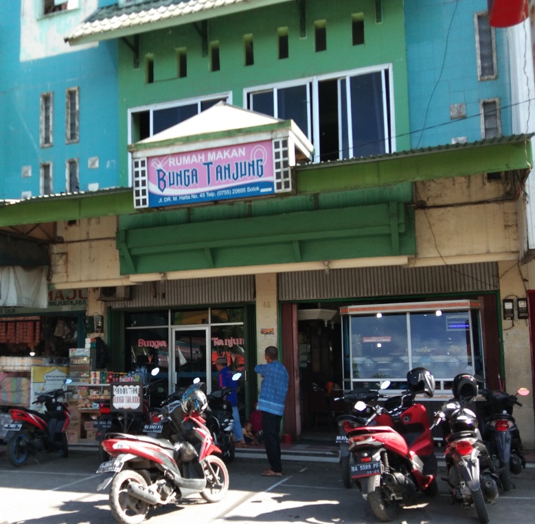 Rumah makan Bunga tanjung