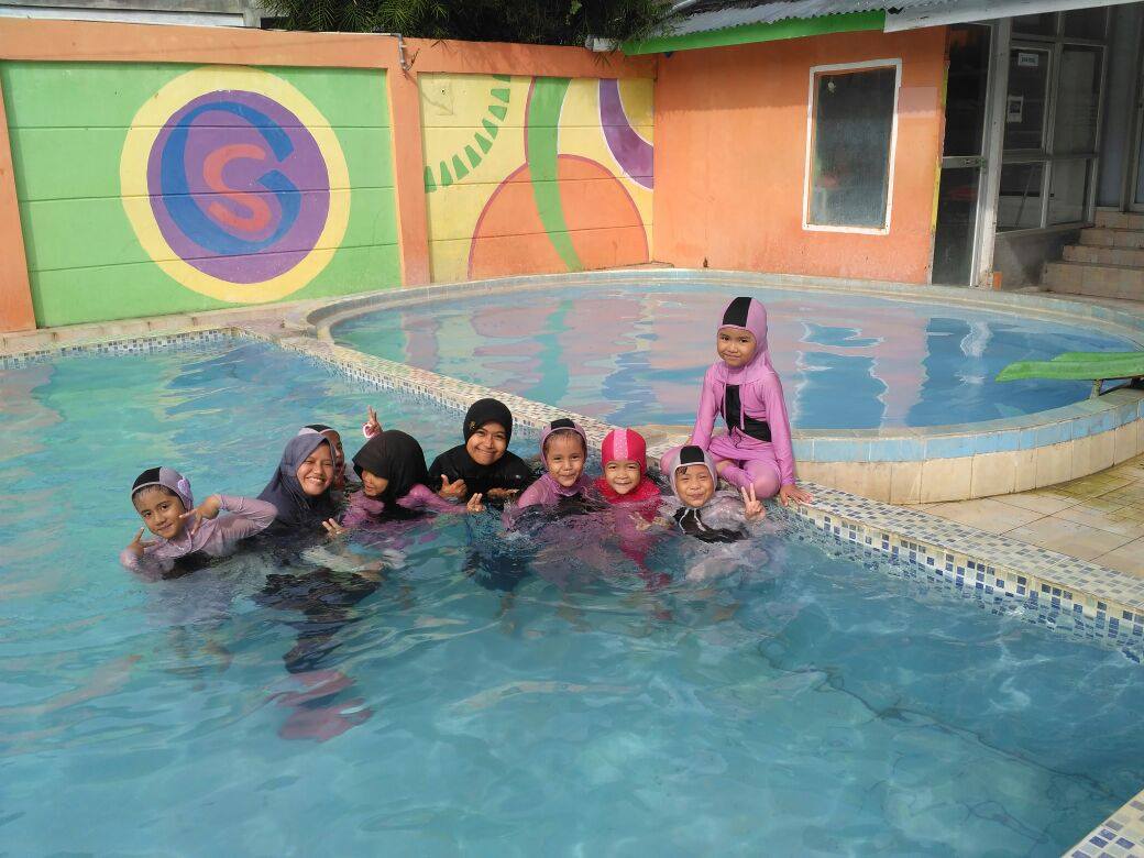KOLAM BERENANG GOLDEN SCHOOL