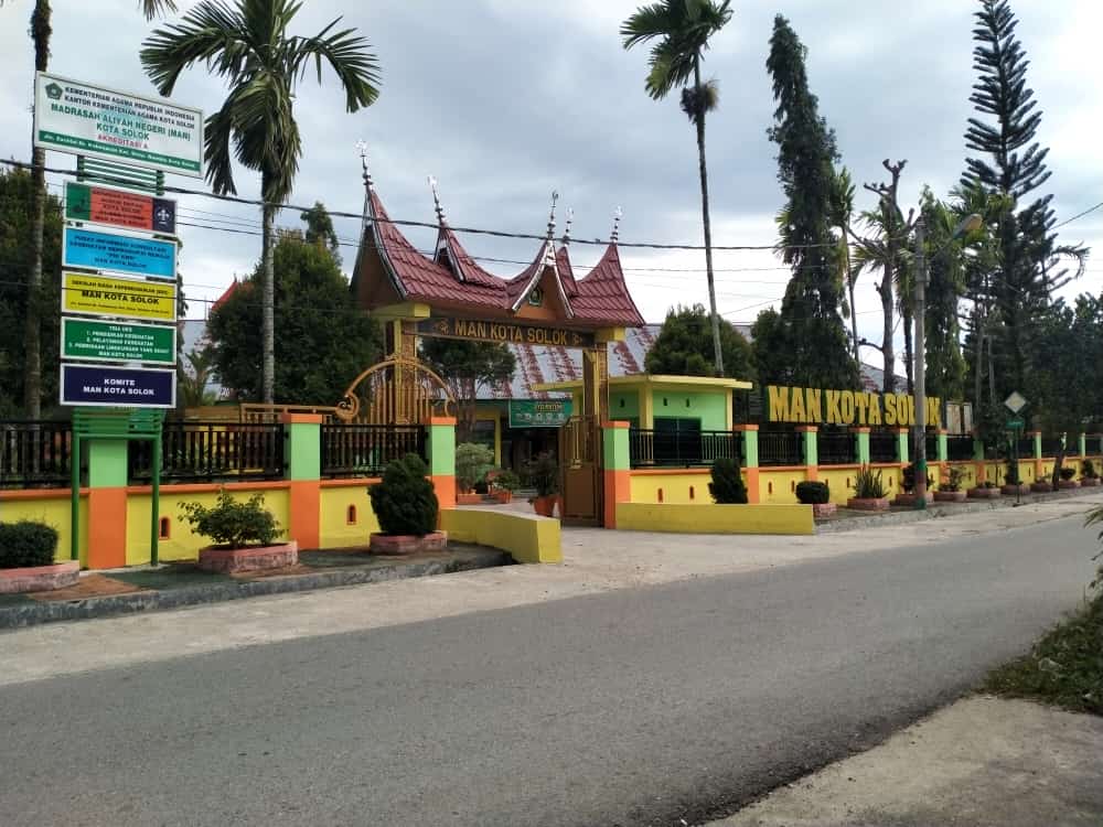 MAN SOLOK